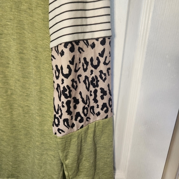 Maurices Women's Plus Size Long Sleeve With Pattern/Color Block Sleeves Size  3x - Picture 4 of 10